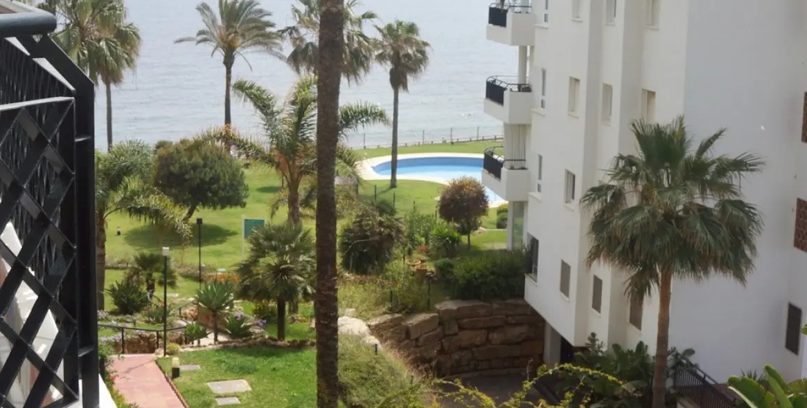 Краткосрочная аренда апартаментов на среднем этаже в Calahonda 12