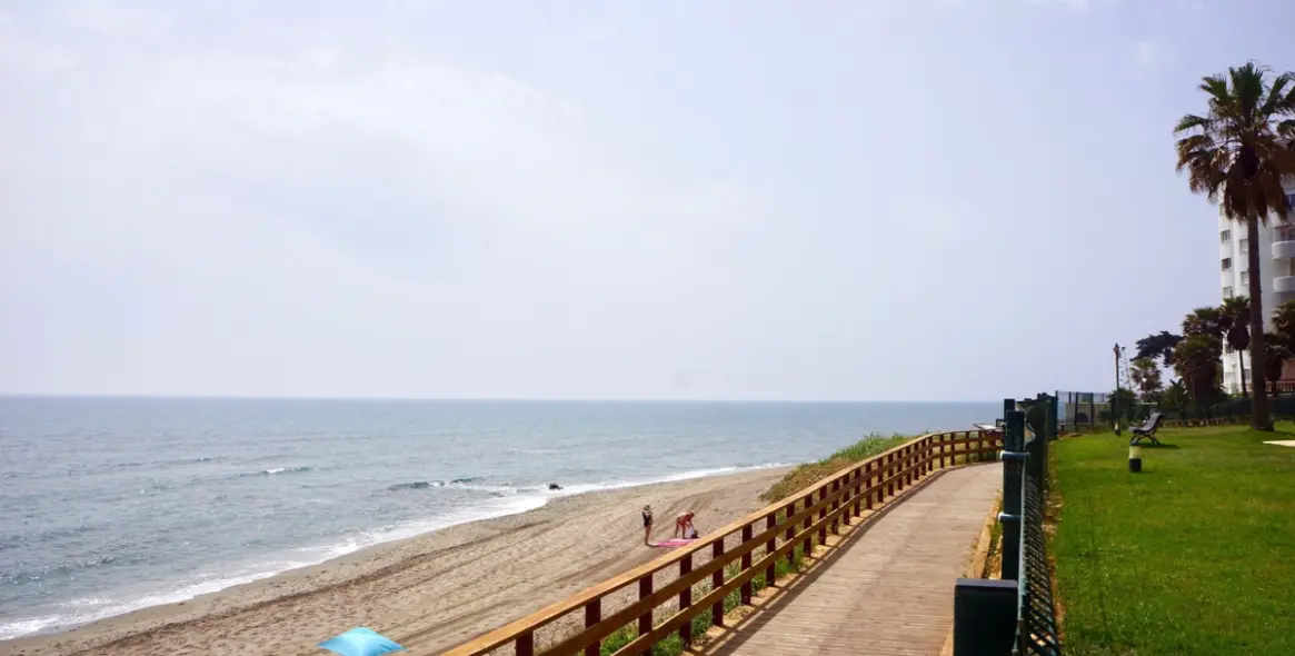 Краткосрочная аренда апартаментов на среднем этаже в Calahonda 13