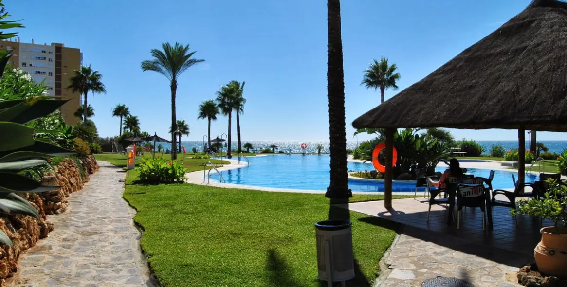 Краткосрочная аренда апартаментов на среднем этаже в Calahonda 14