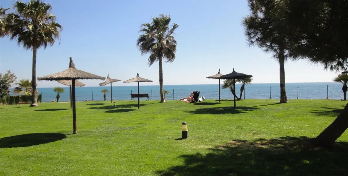 Краткосрочная аренда апартаментов на среднем этаже в Calahonda 16