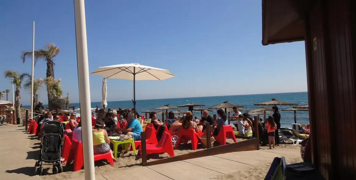 Краткосрочная аренда апартаментов на среднем этаже в Calahonda 17