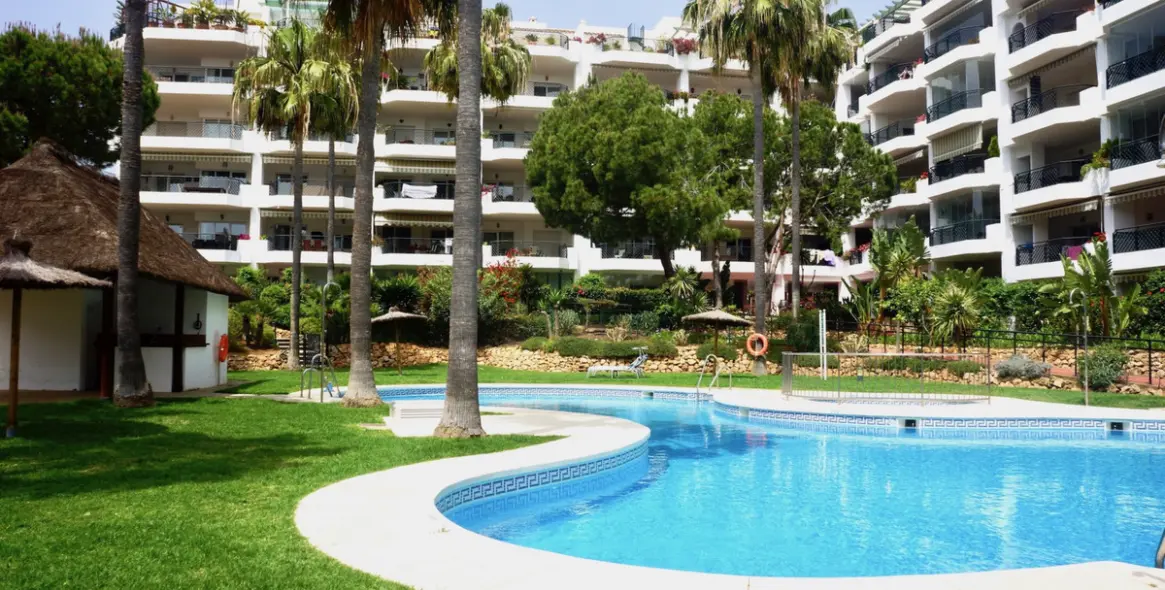 Краткосрочная аренда апартаментов на среднем этаже в Calahonda 19