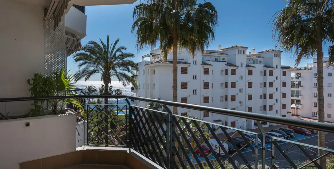 Краткосрочная аренда апартаментов на среднем этаже в Calahonda 22