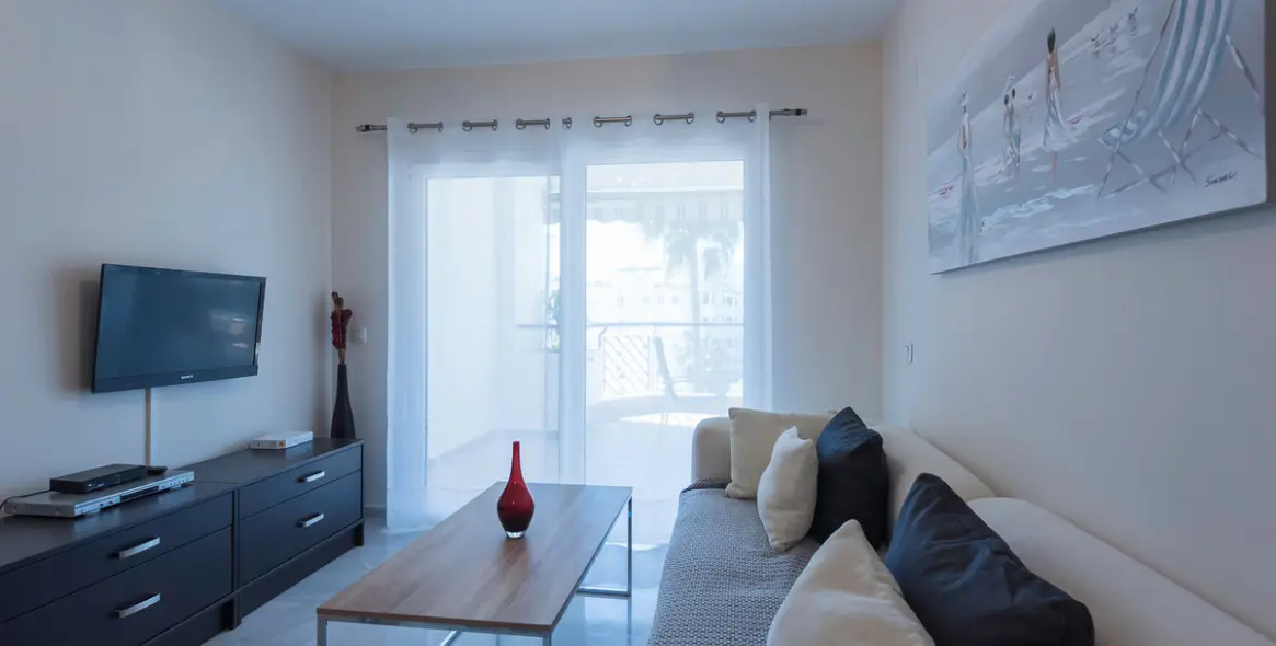 Краткосрочная аренда апартаментов на среднем этаже в Calahonda 24