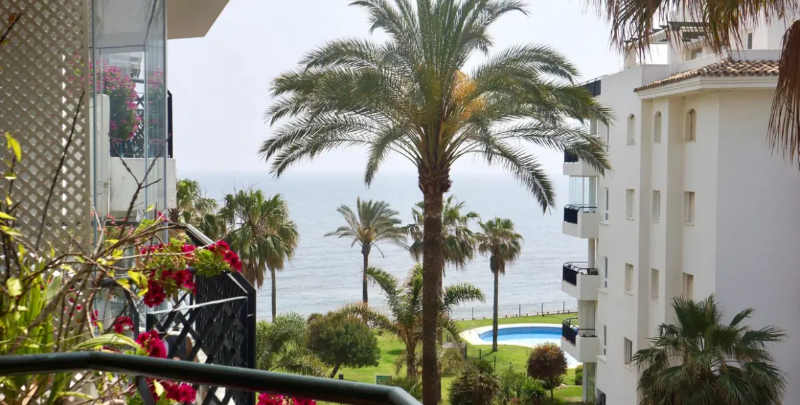 Краткосрочная аренда апартаментов на среднем этаже в Calahonda 25