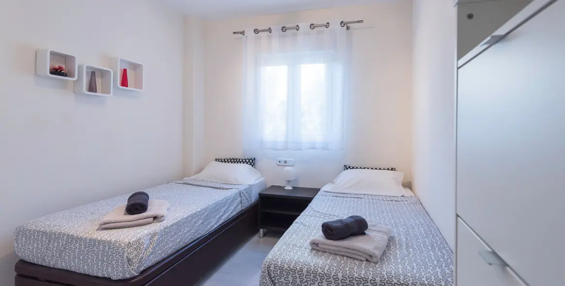 Краткосрочная аренда апартаментов на среднем этаже в Calahonda 27