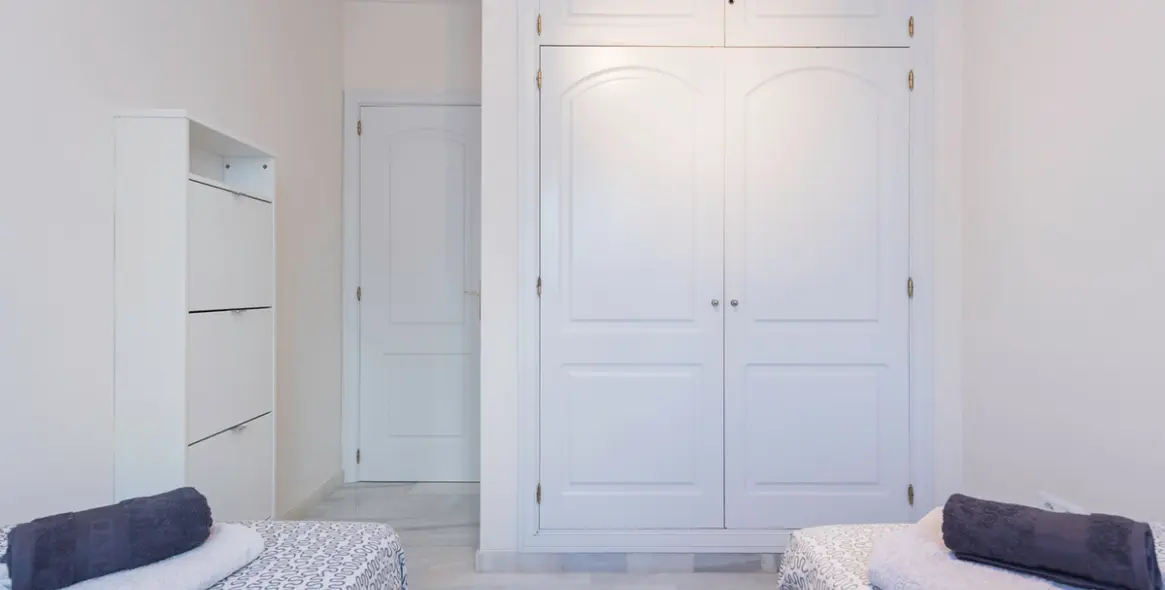 Краткосрочная аренда апартаментов на среднем этаже в Calahonda 28