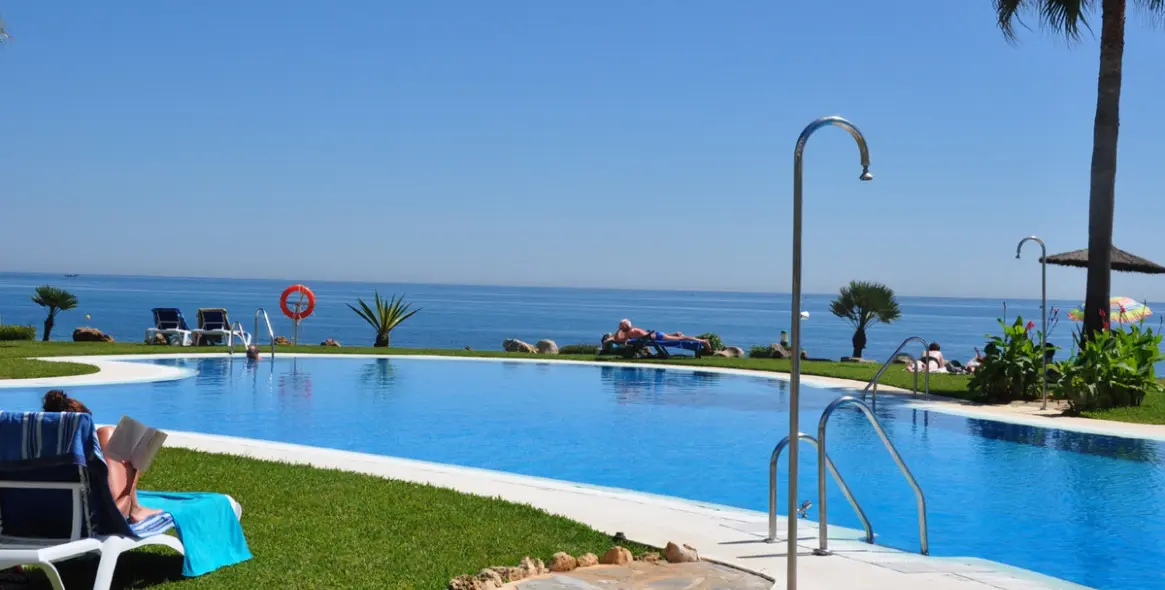 Краткосрочная аренда апартаментов на среднем этаже в Calahonda 31