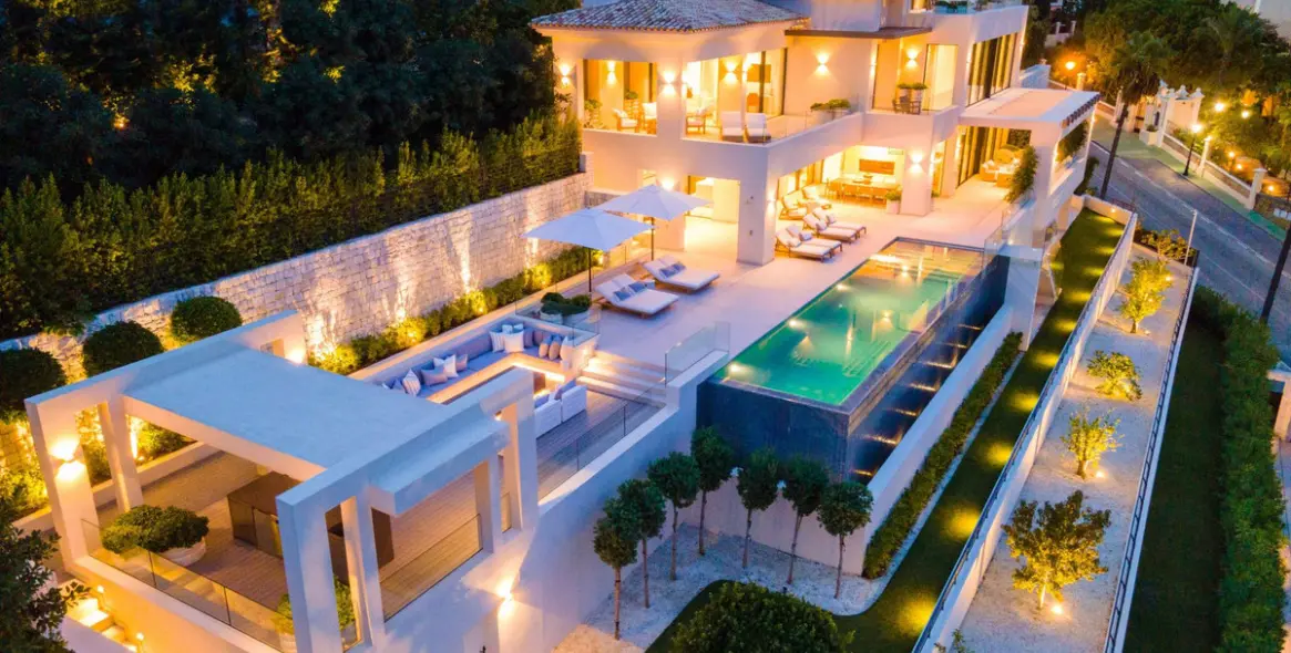 Venta de villa independiente en Benahavís (distrito La Quinta) 1