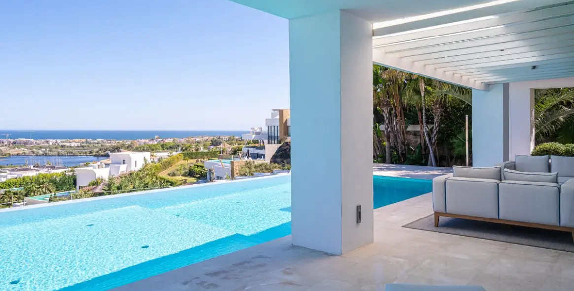 Sale of detached villa in Los Flamingos 11