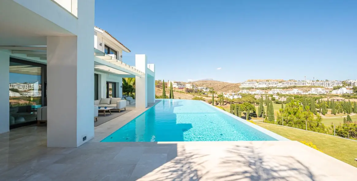 Sale of detached villa in Los Flamingos 12