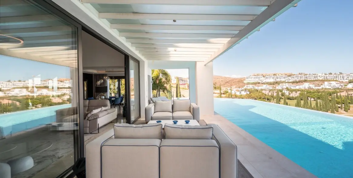 Sale of detached villa in Los Flamingos 13