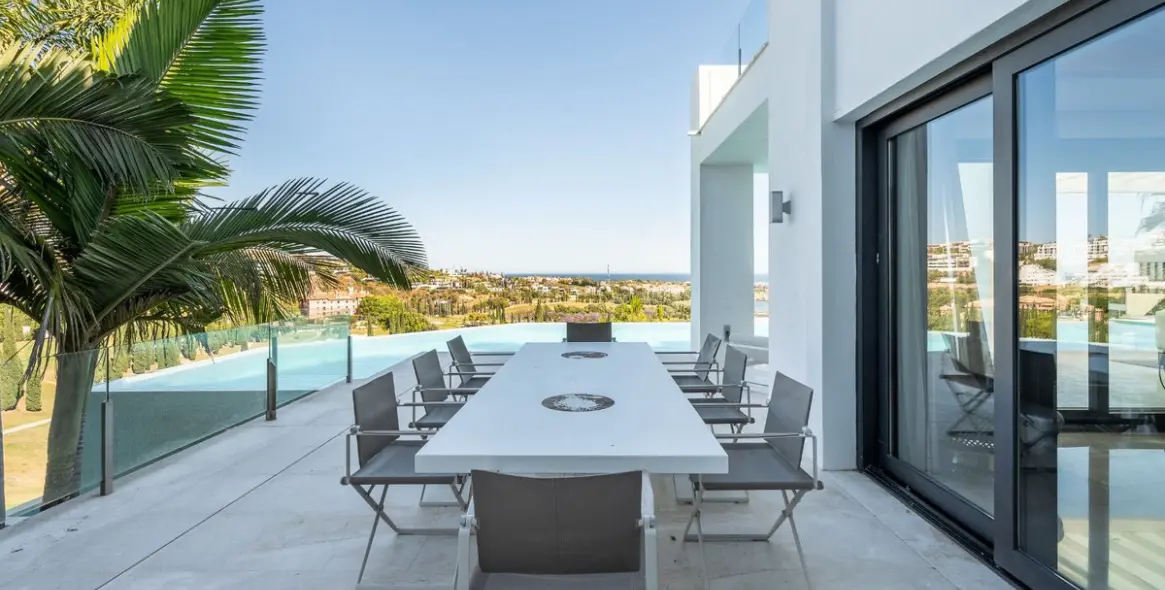 Sale of detached villa in Los Flamingos 14