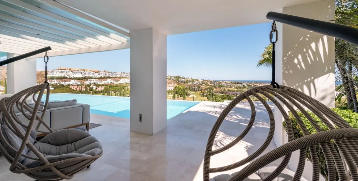 Sale of detached villa in Los Flamingos 15