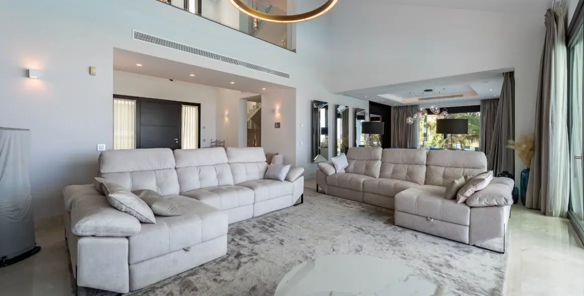 Sale of detached villa in Los Flamingos 16