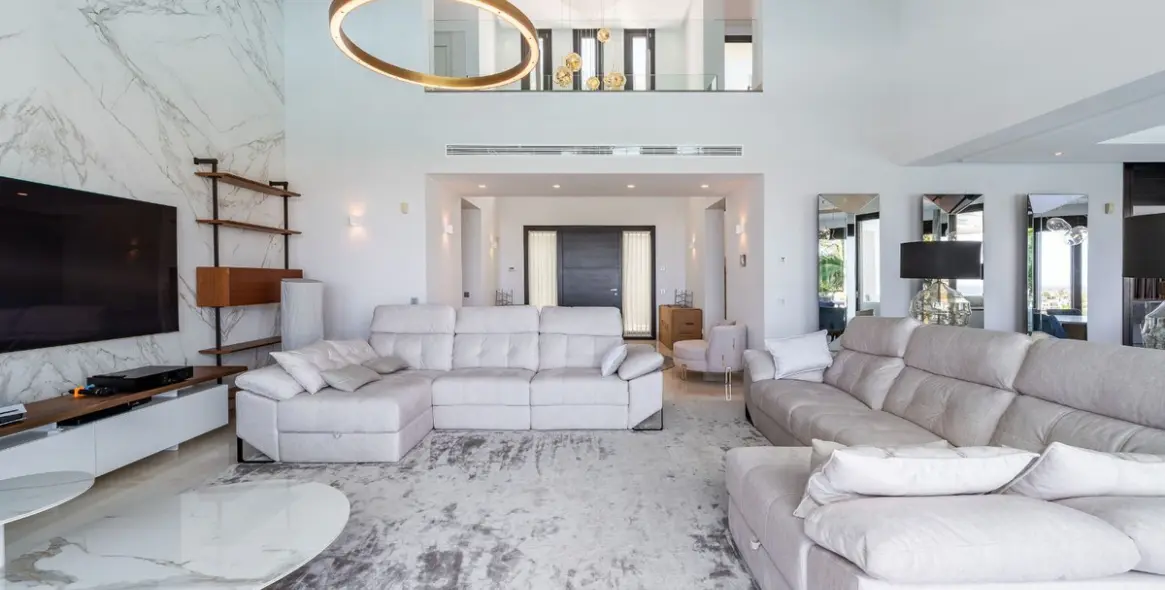 Sale of detached villa in Los Flamingos 17