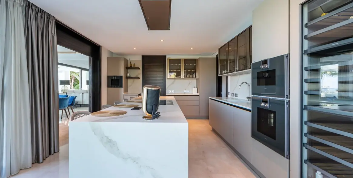 Sale of detached villa in Los Flamingos 19