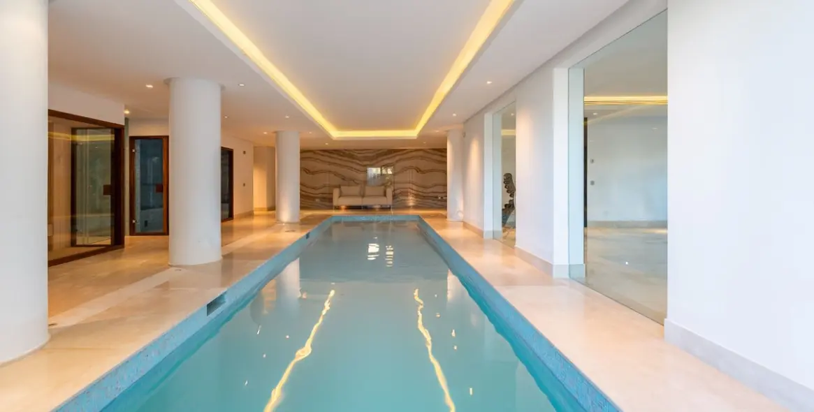 Sale of detached villa in Los Flamingos 24