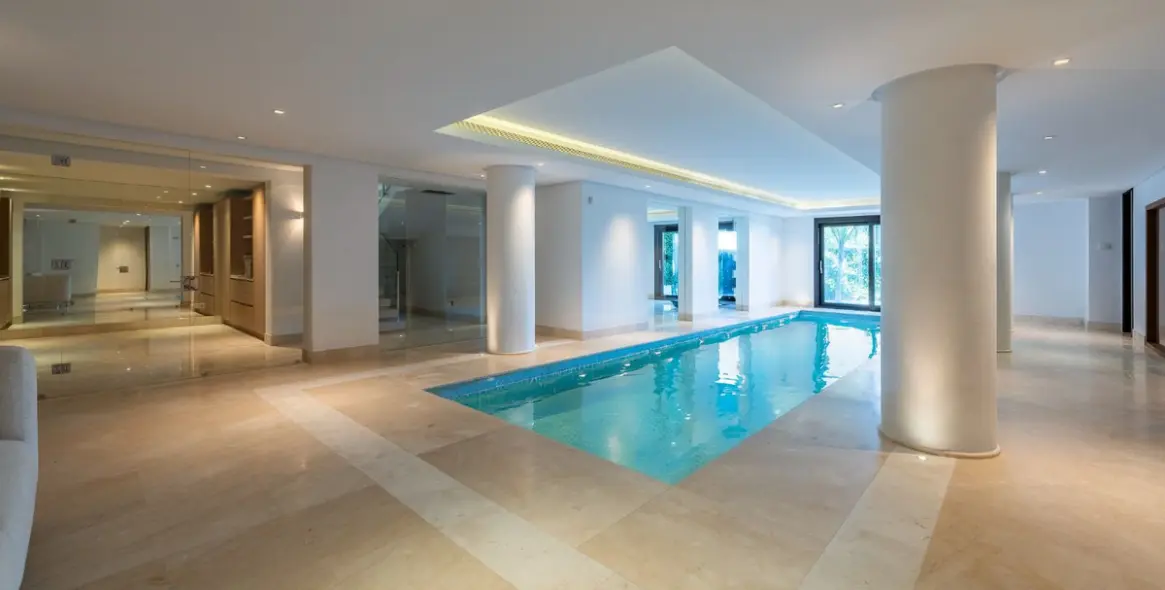 Sale of detached villa in Los Flamingos 25