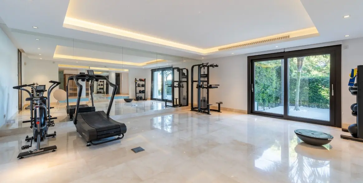 Sale of detached villa in Los Flamingos 27