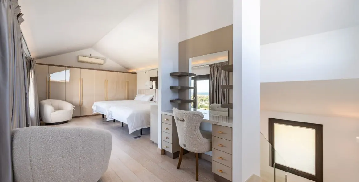 Sale of detached villa in Los Flamingos 32