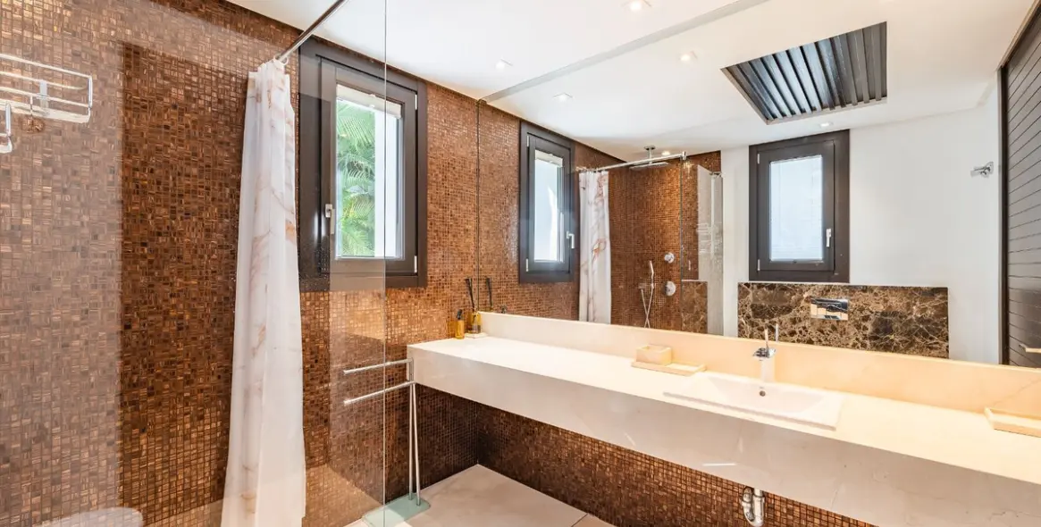 Sale of detached villa in Los Flamingos 35