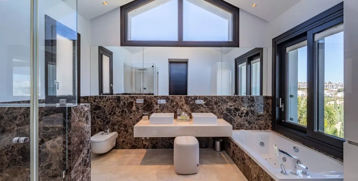 Sale of detached villa in Los Flamingos 37