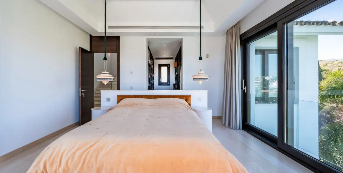 Sale of detached villa in Los Flamingos 40