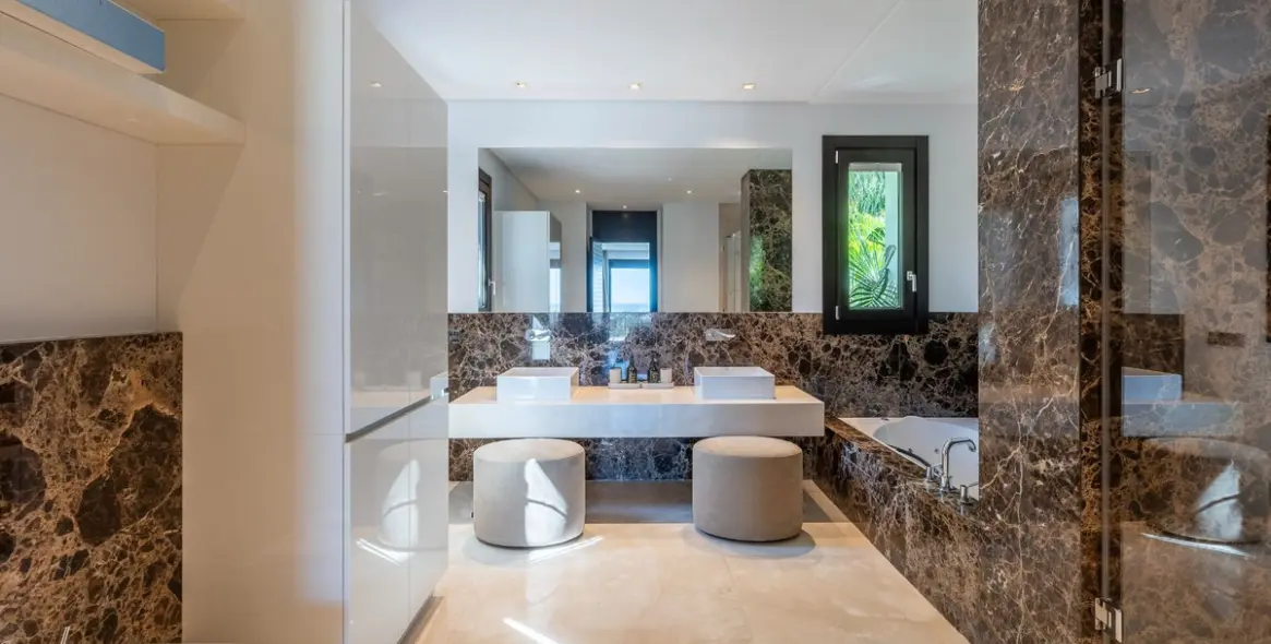 Sale of detached villa in Los Flamingos 43