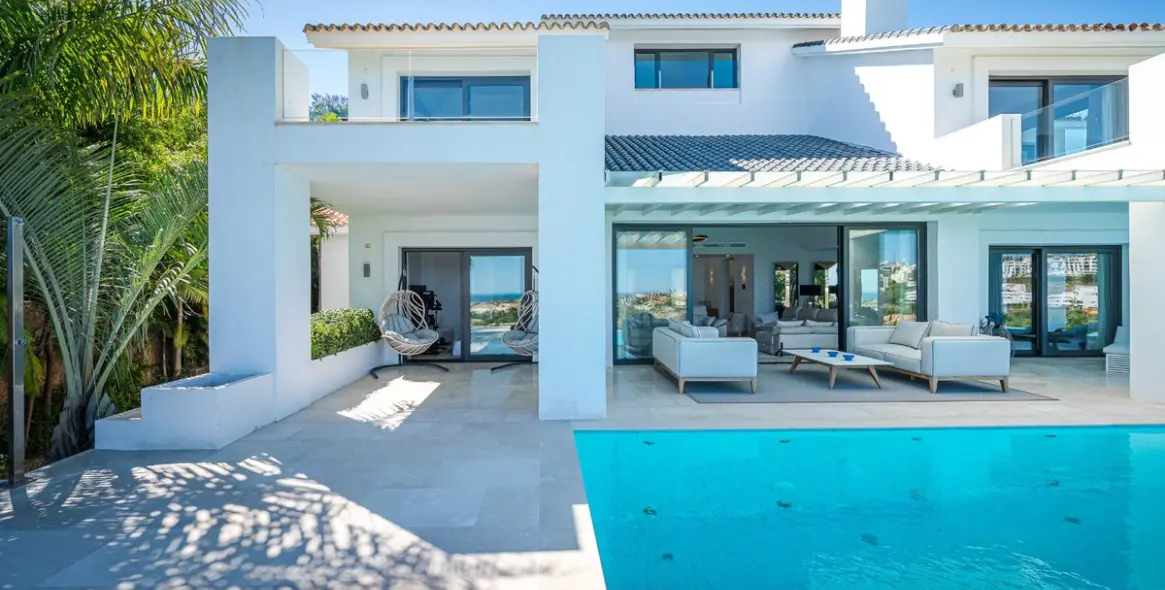 Sale of detached villa in Los Flamingos 47