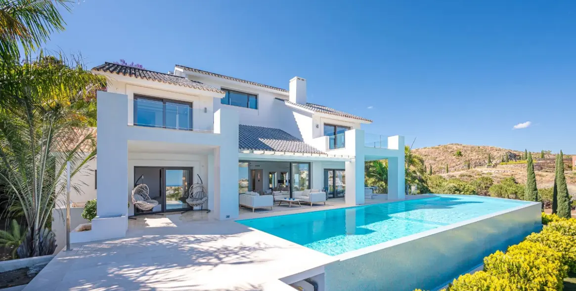 Sale of detached villa in Los Flamingos 48