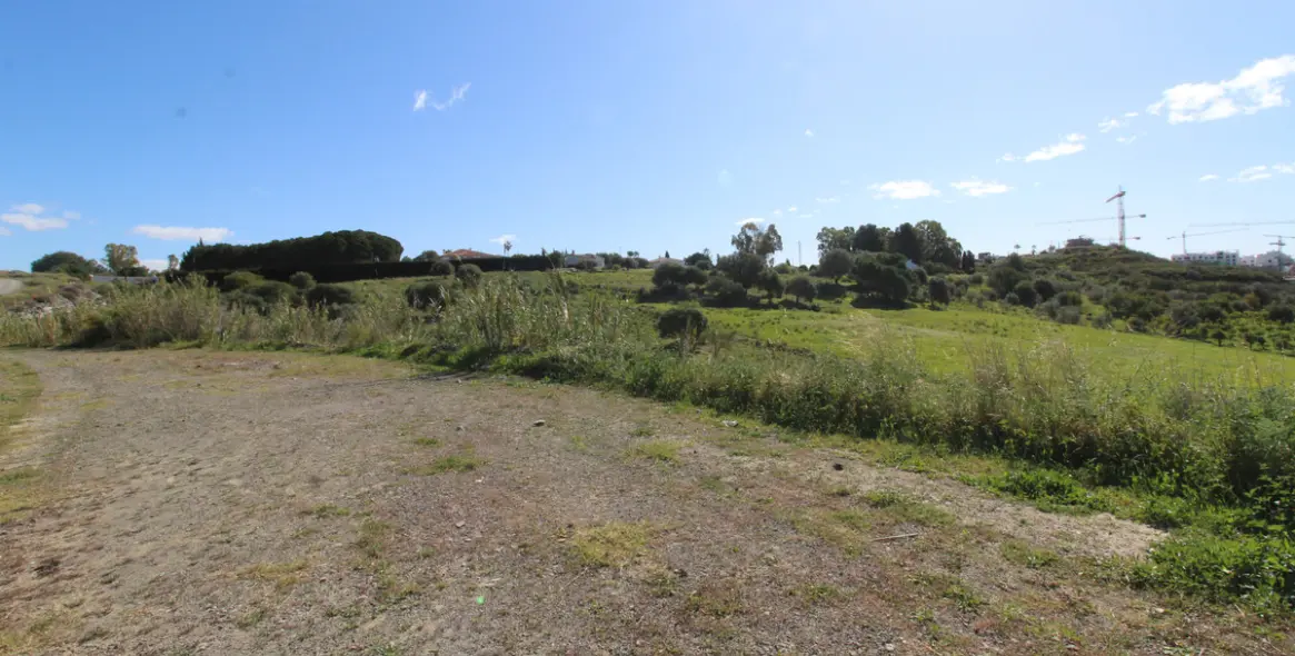 Sale of residential plot in Benahavís 11