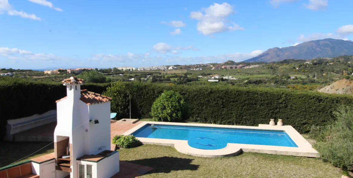 Sale of residential plot in Benahavís 12