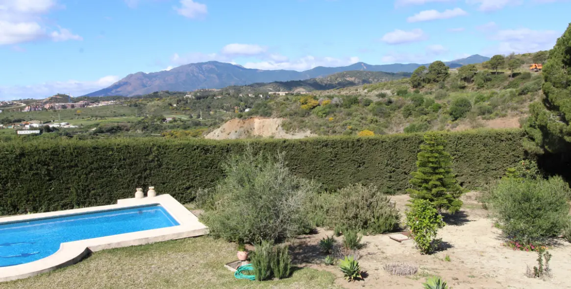 Sale of residential plot in Benahavís 13