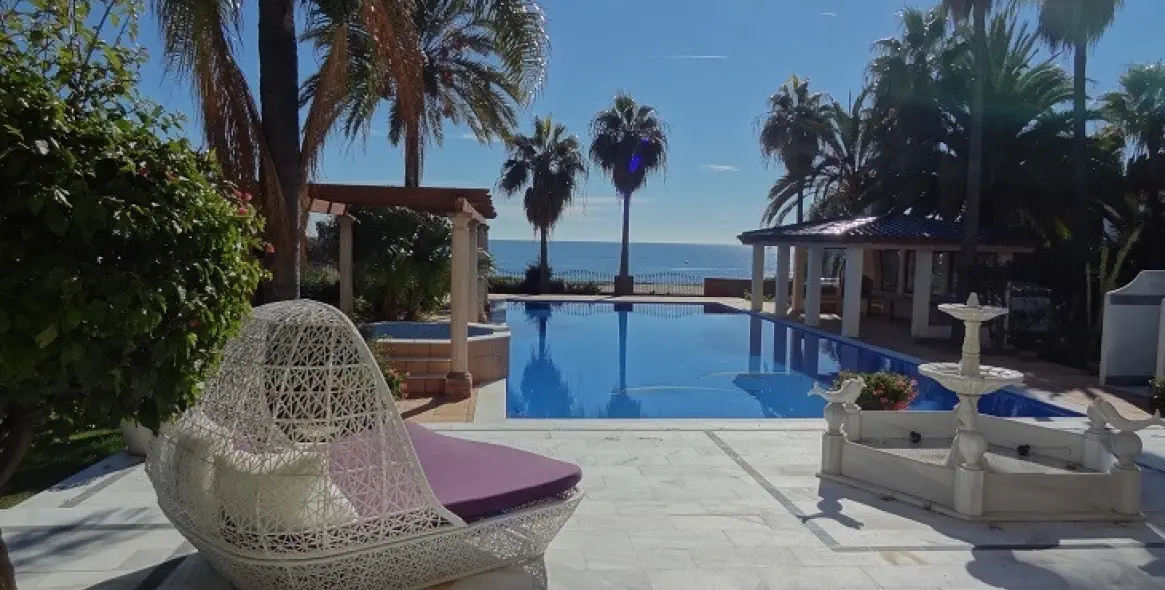 Venta de villa independiente en Estepona (distrito Estepona) 2