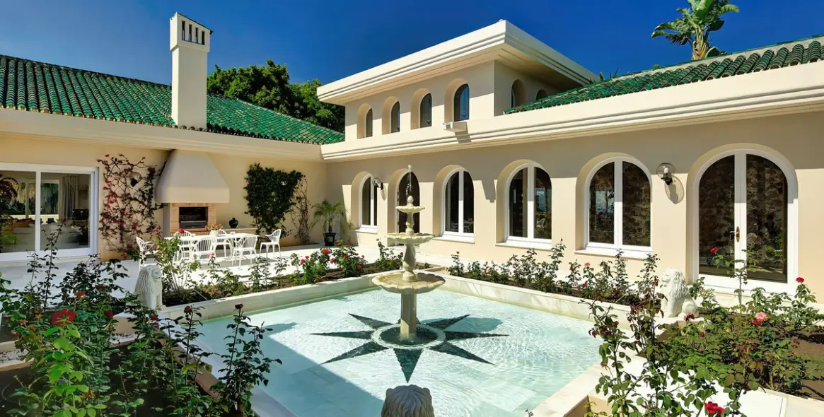 Venta de villa independiente en Marbella East (distrito Río Real) 1