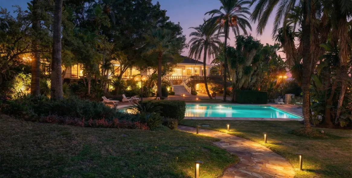 Sale of detached villa in Río Real 9