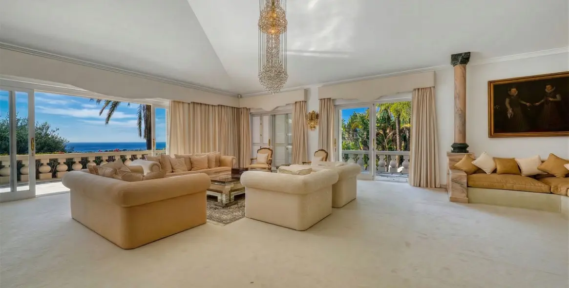 Sale of detached villa in Río Real 15