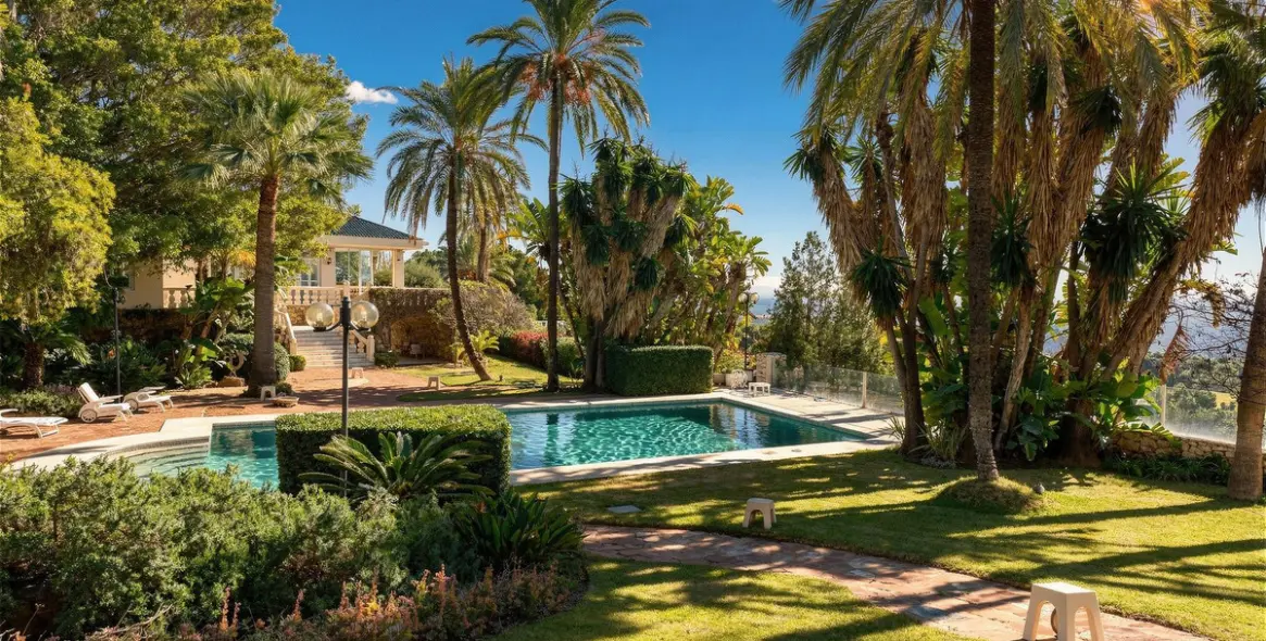 Sale of detached villa in Río Real 19