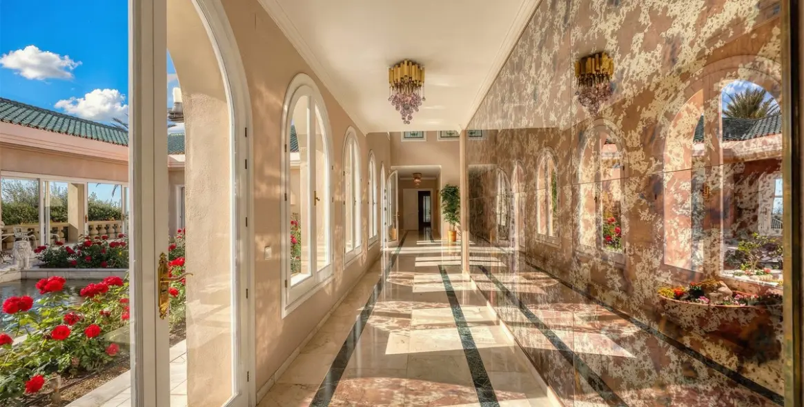 Sale of detached villa in Río Real 23