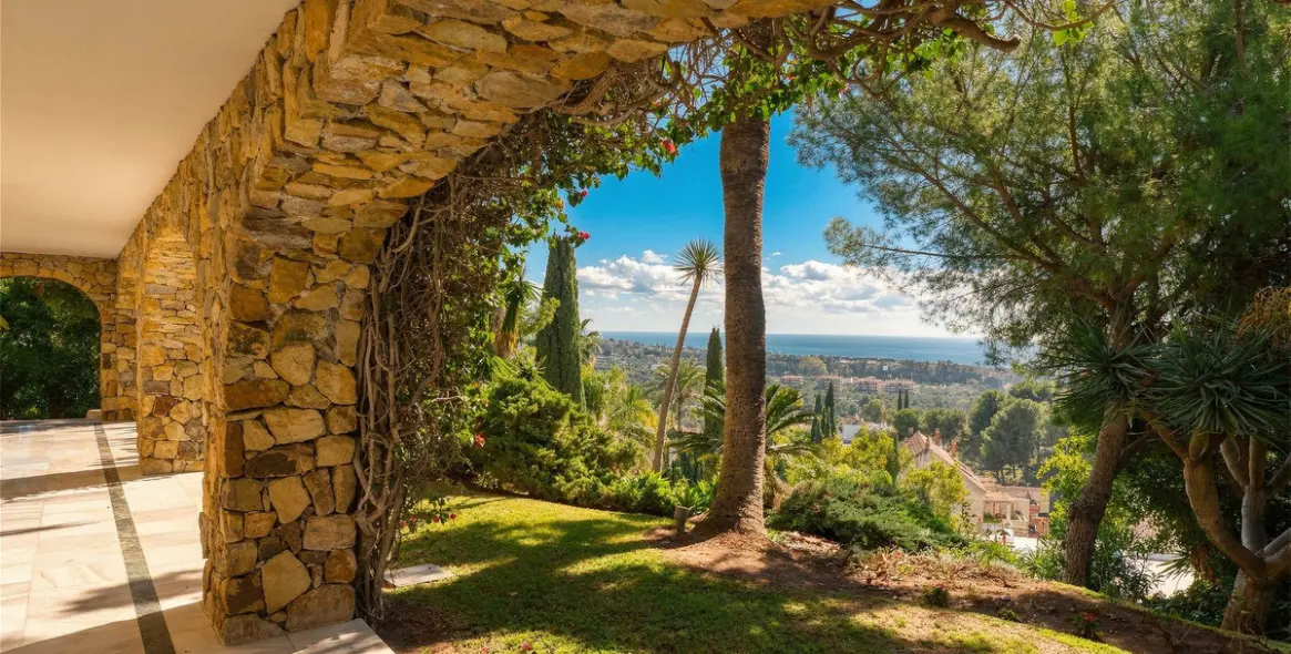 Sale of detached villa in Río Real 29