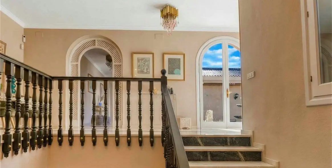 Sale of detached villa in Río Real 32