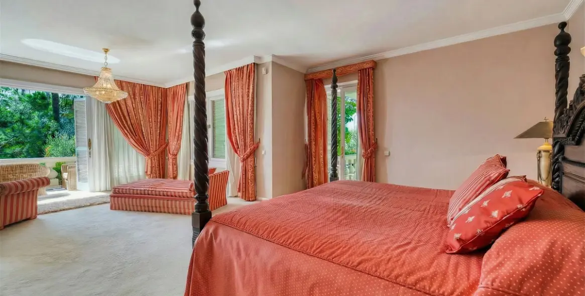 Sale of detached villa in Río Real 34