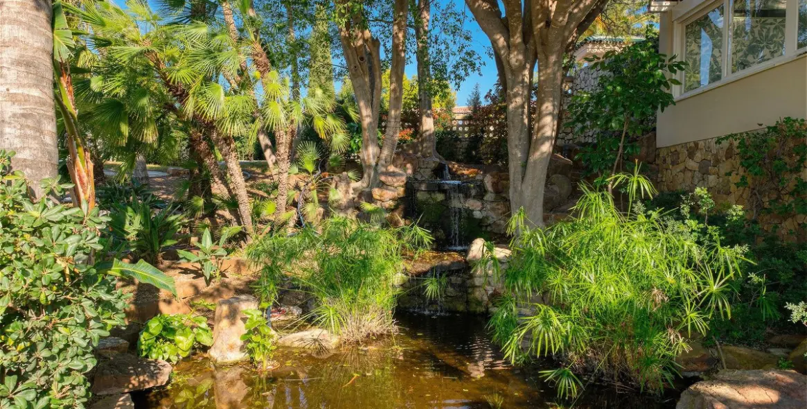 Sale of detached villa in Río Real 36