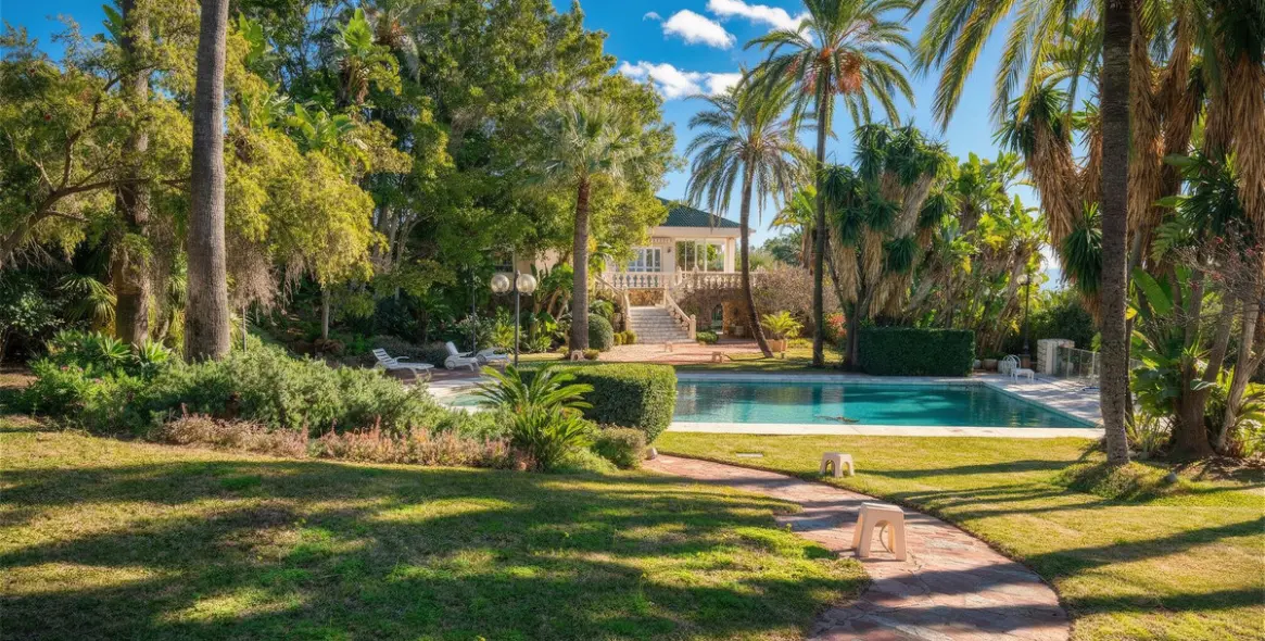 Sale of detached villa in Río Real 38