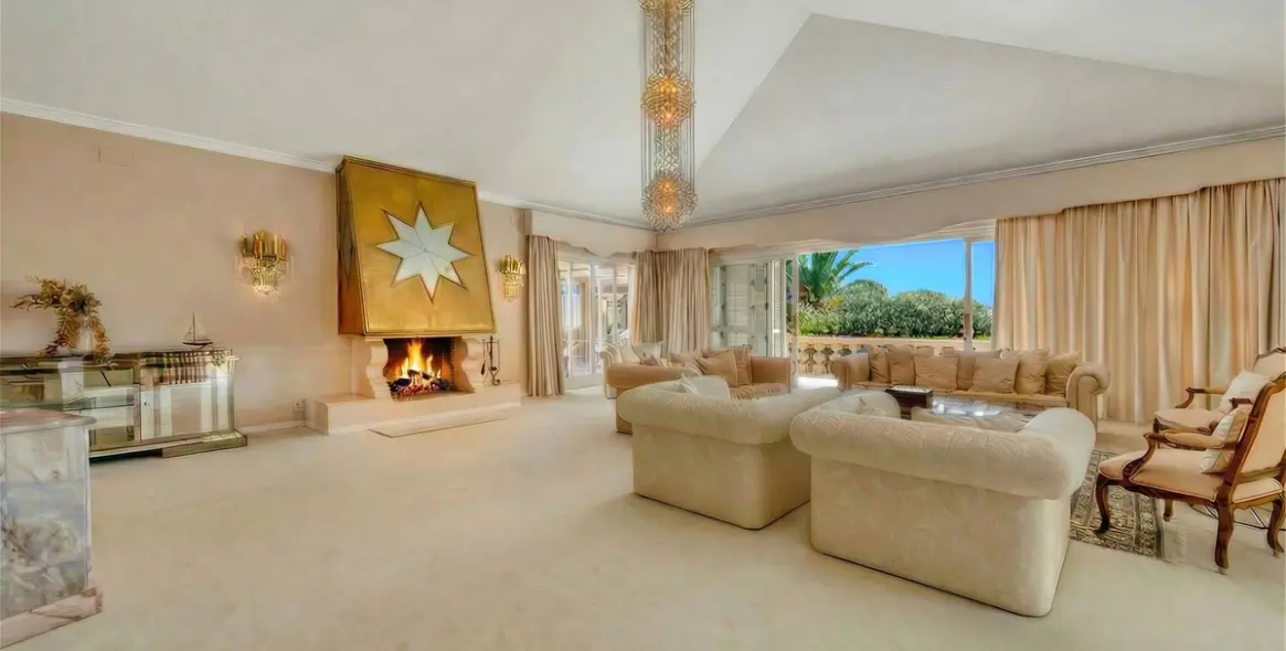 Sale of detached villa in Río Real 39