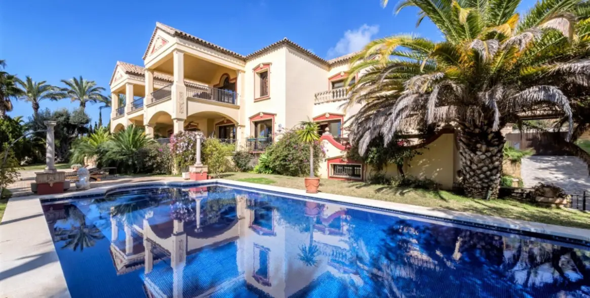 Venta de villa independiente en Marbella (distrito Sierra Blanca) 1