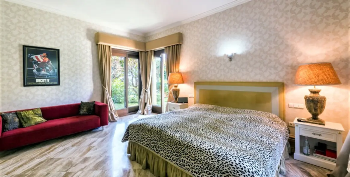 Sale of detached villa in Sierra Blanca 15