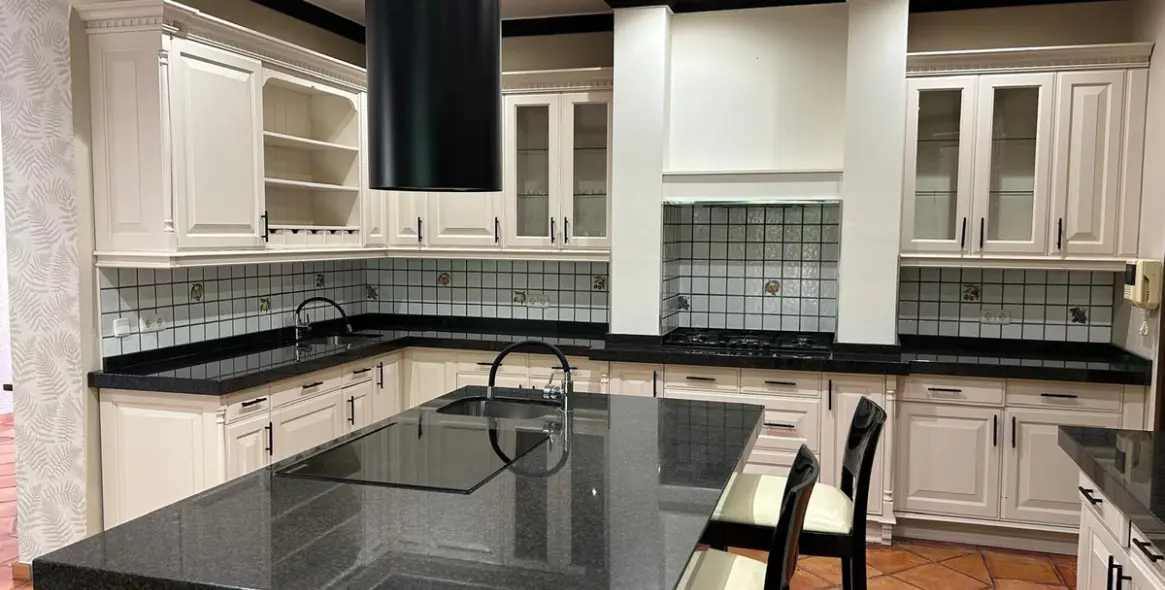 Sale of detached villa in Sierra Blanca 21