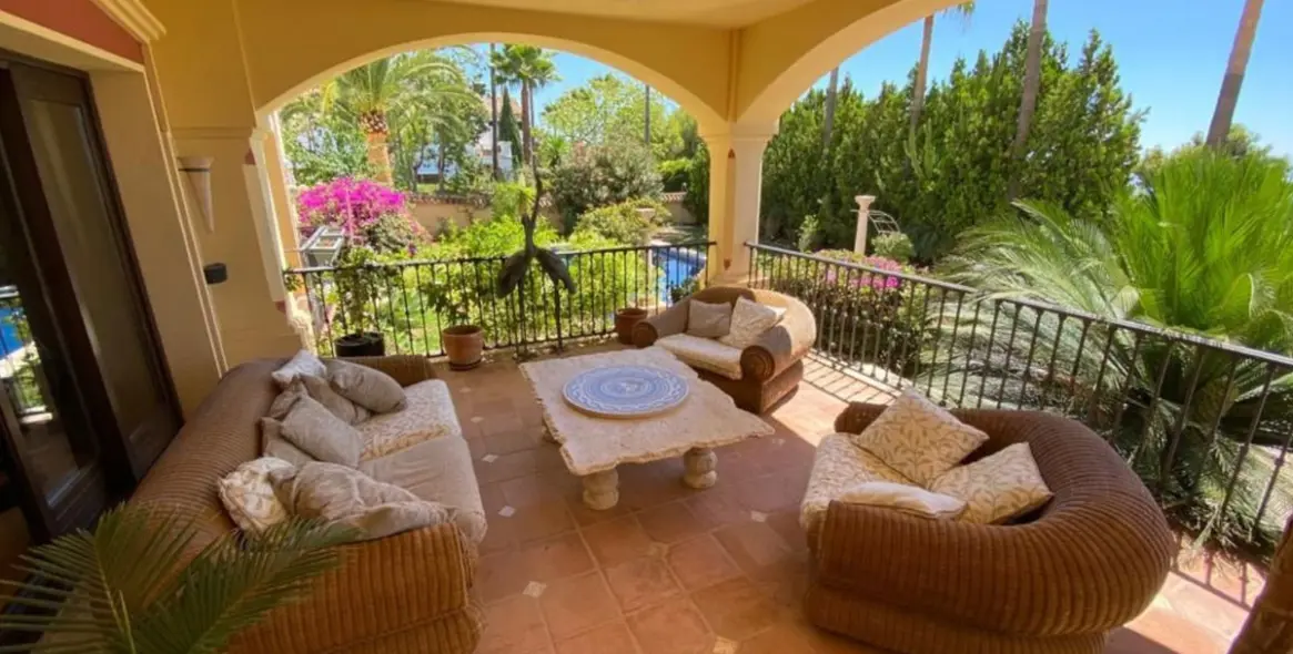 Sale of detached villa in Sierra Blanca 25